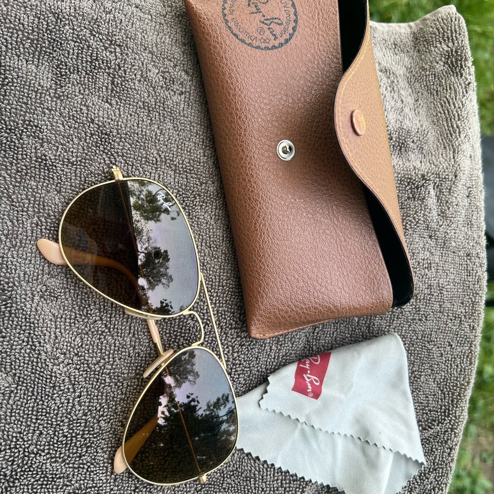 Ray-Ban Aviator, gradiant brown lense.